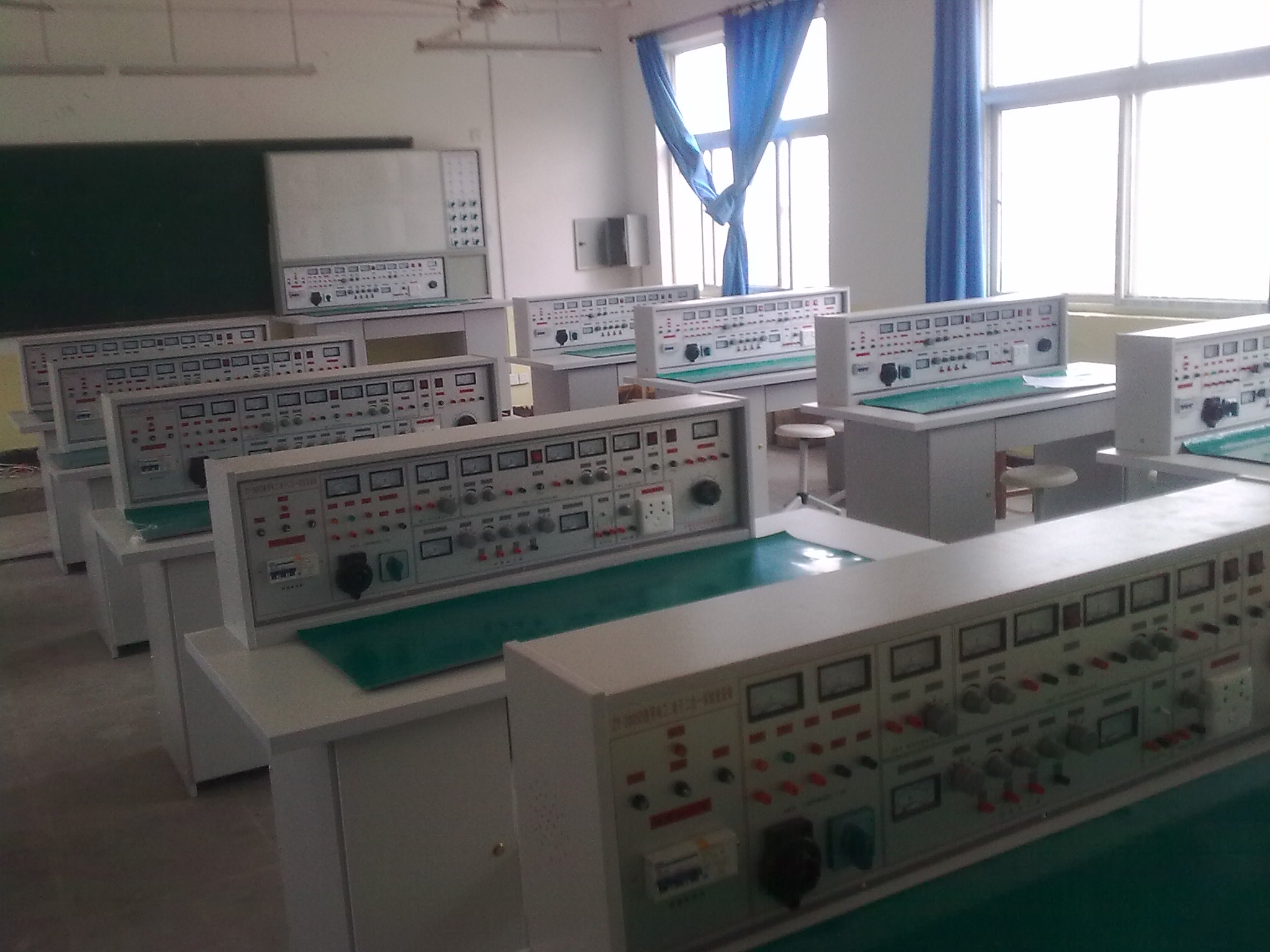 通用電工實(shí)驗(yàn)室設(shè)備、電工實(shí)驗(yàn)室裝置